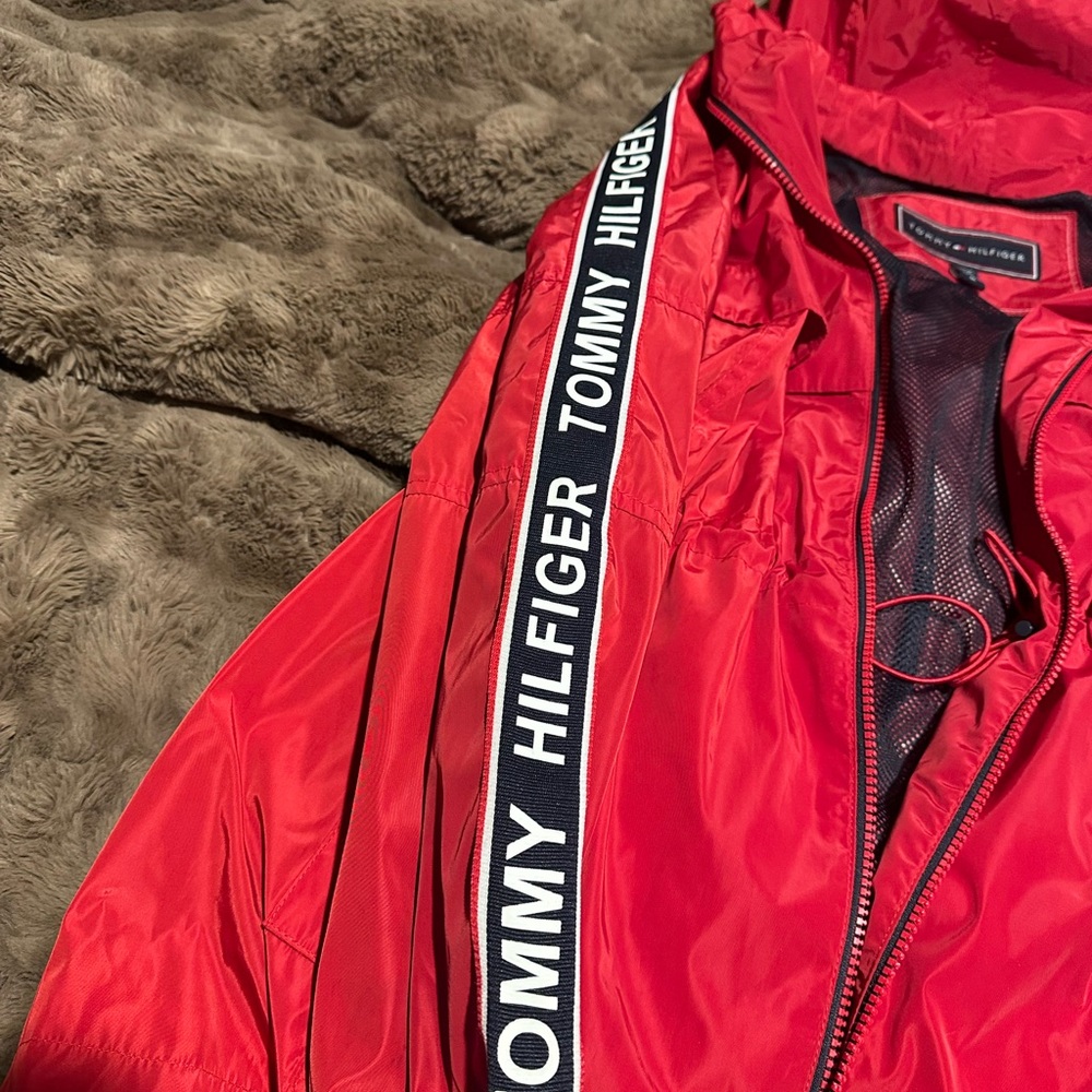 Tommy Hilfiger Hooded Rain Jacket Lightweight Windbreaker Size Medium - Picture 3 of 4